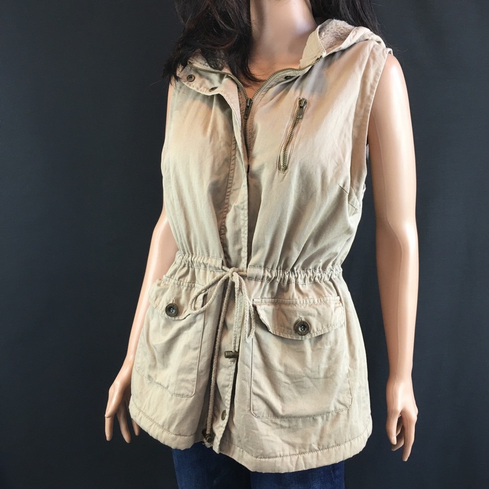 C’ESTTOI Tan Hooded Vest